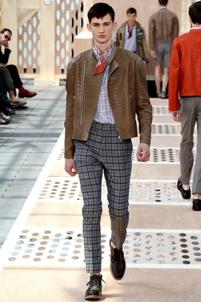 Look 24